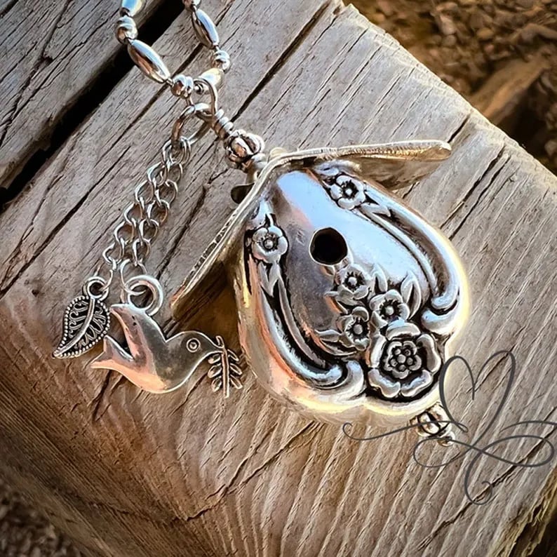 🔥⏰Final 3 Hours: Only $12.99 ✨The 1951 "Magnolia" Birdhouse Necklace