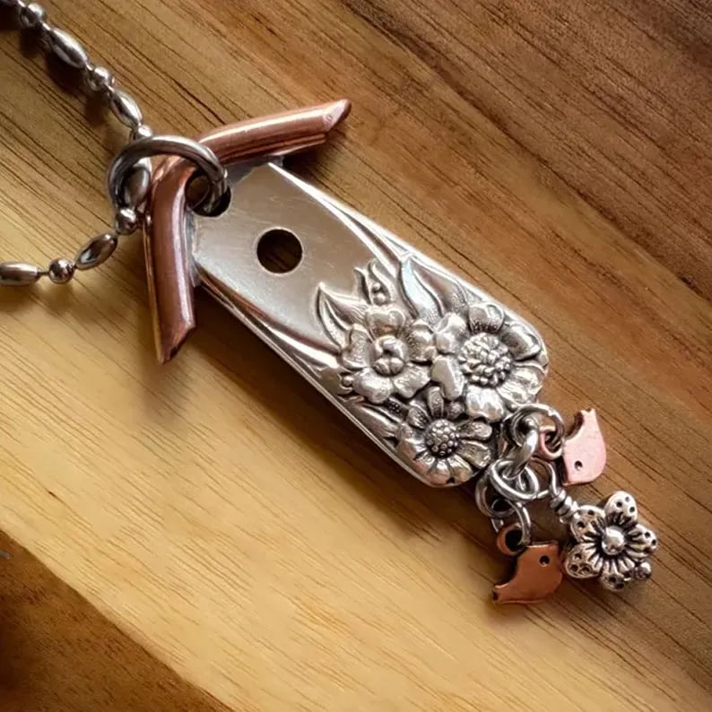 🔥⏰Final 3 Hours: Only $12.99 ✨The 1951 "Magnolia" Birdhouse Necklace