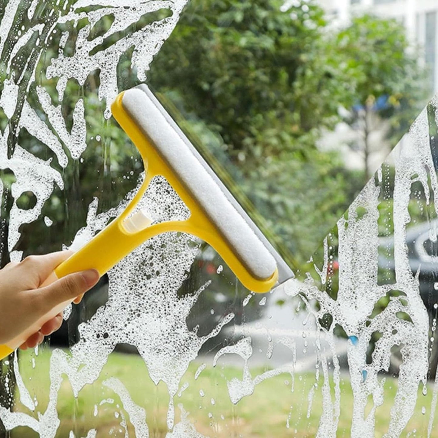 ✨ Streak-Free 3-in-1 Glass Cleaner – Spray, Wipe & Scrape for a Perfect Finish! 🧽